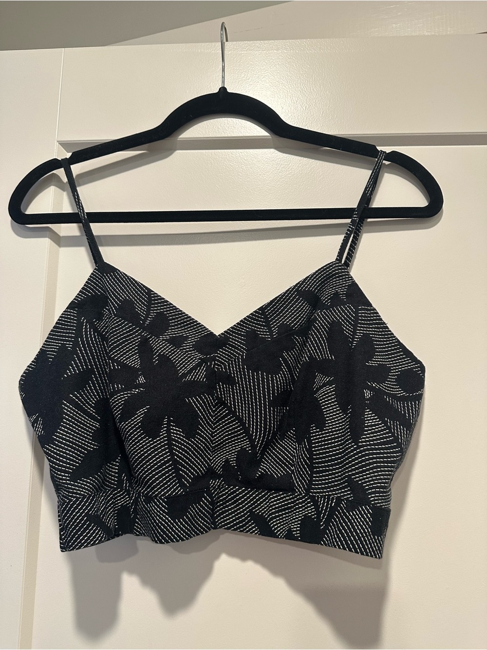 NWOT Universal Thread Black and White Print Crop Cami